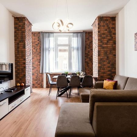 Ferienwohnung Jacuzzi And Privacy With 2 Balconies And Free Garage Budapest Exterior foto