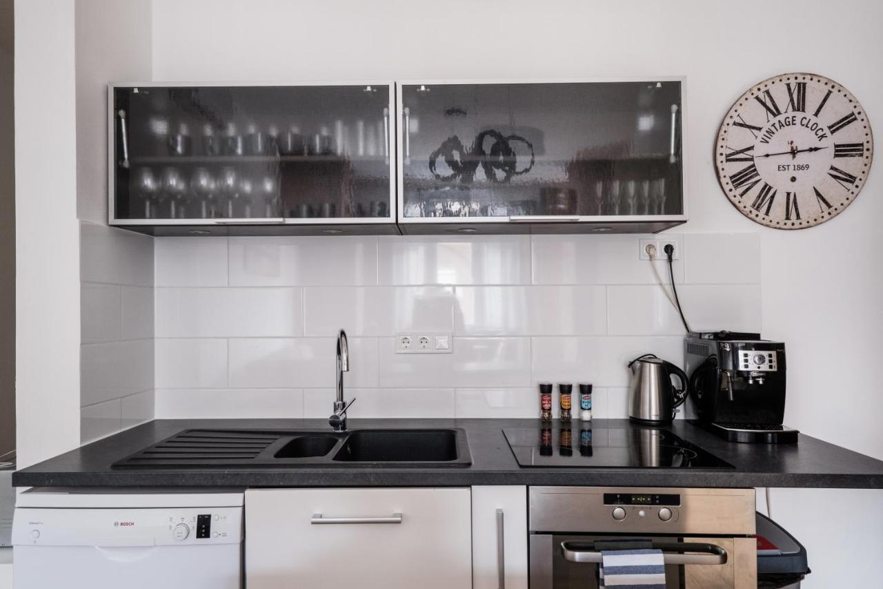 Ferienwohnung Jacuzzi And Privacy With 2 Balconies And Free Garage Budapest Exterior foto