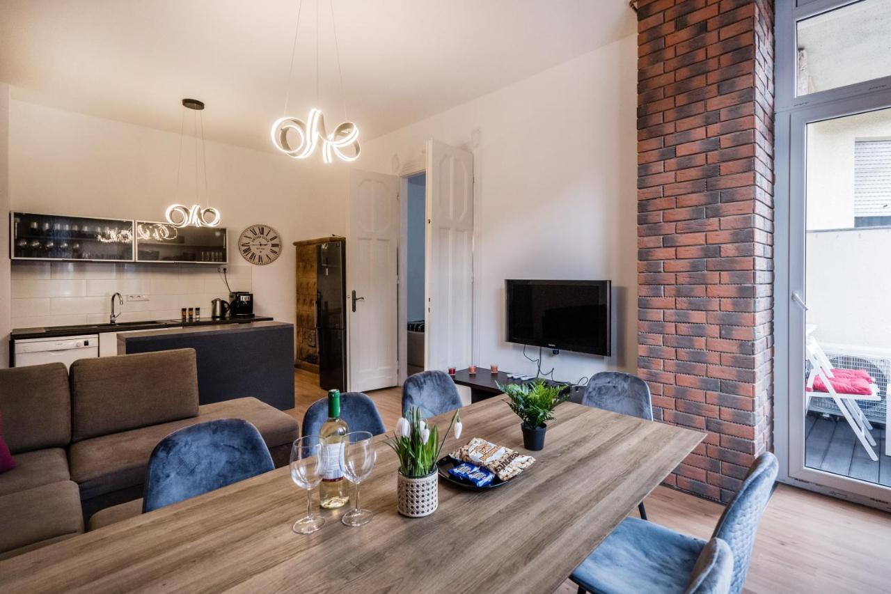 Ferienwohnung Jacuzzi And Privacy With 2 Balconies And Free Garage Budapest Exterior foto