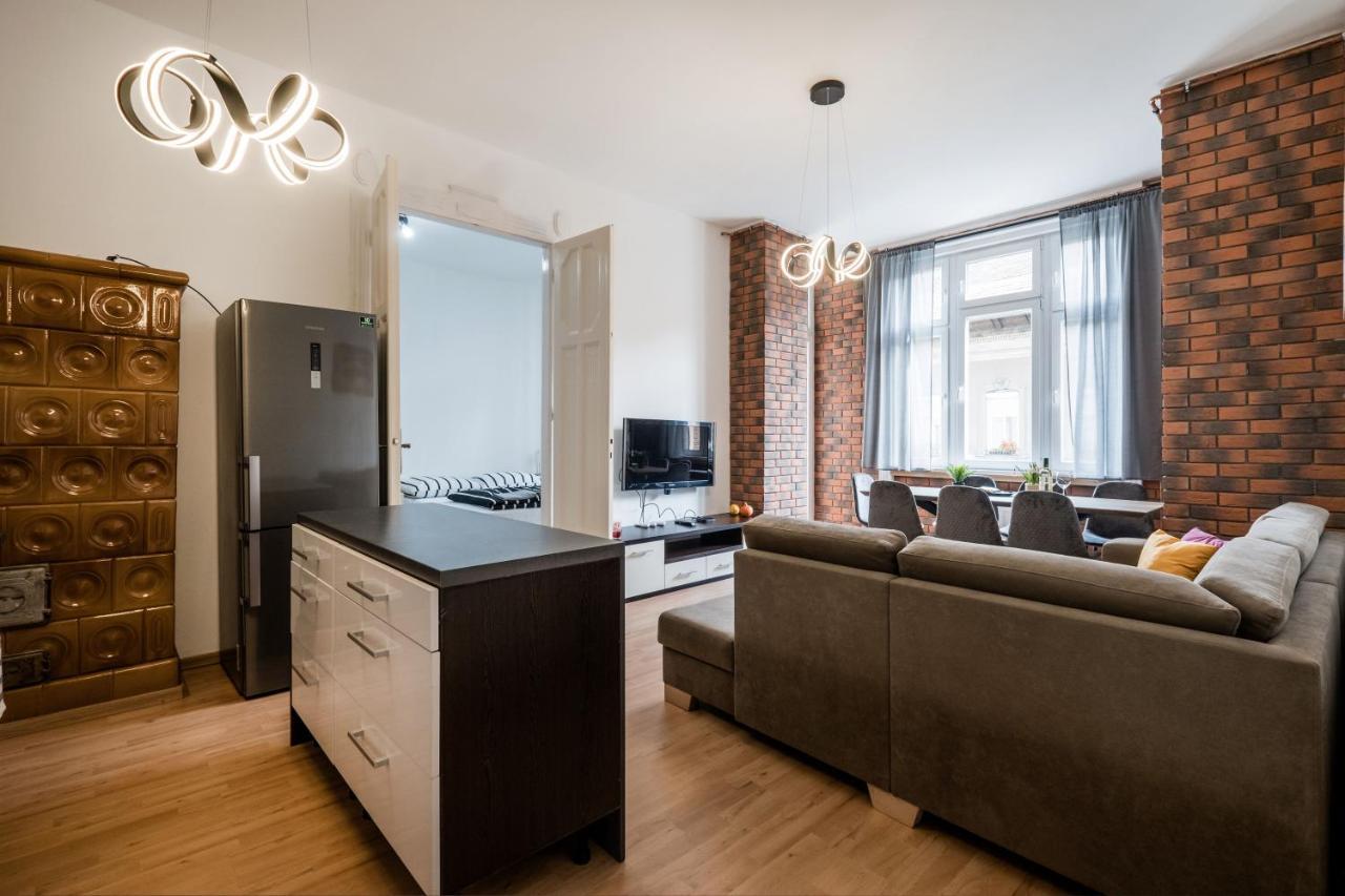 Ferienwohnung Jacuzzi And Privacy With 2 Balconies And Free Garage Budapest Exterior foto