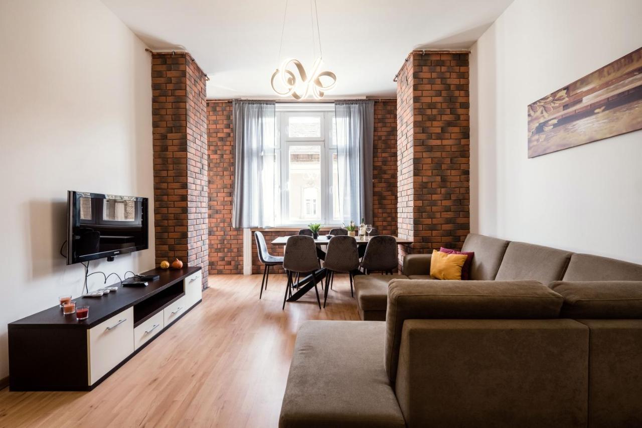 Ferienwohnung Jacuzzi And Privacy With 2 Balconies And Free Garage Budapest Exterior foto