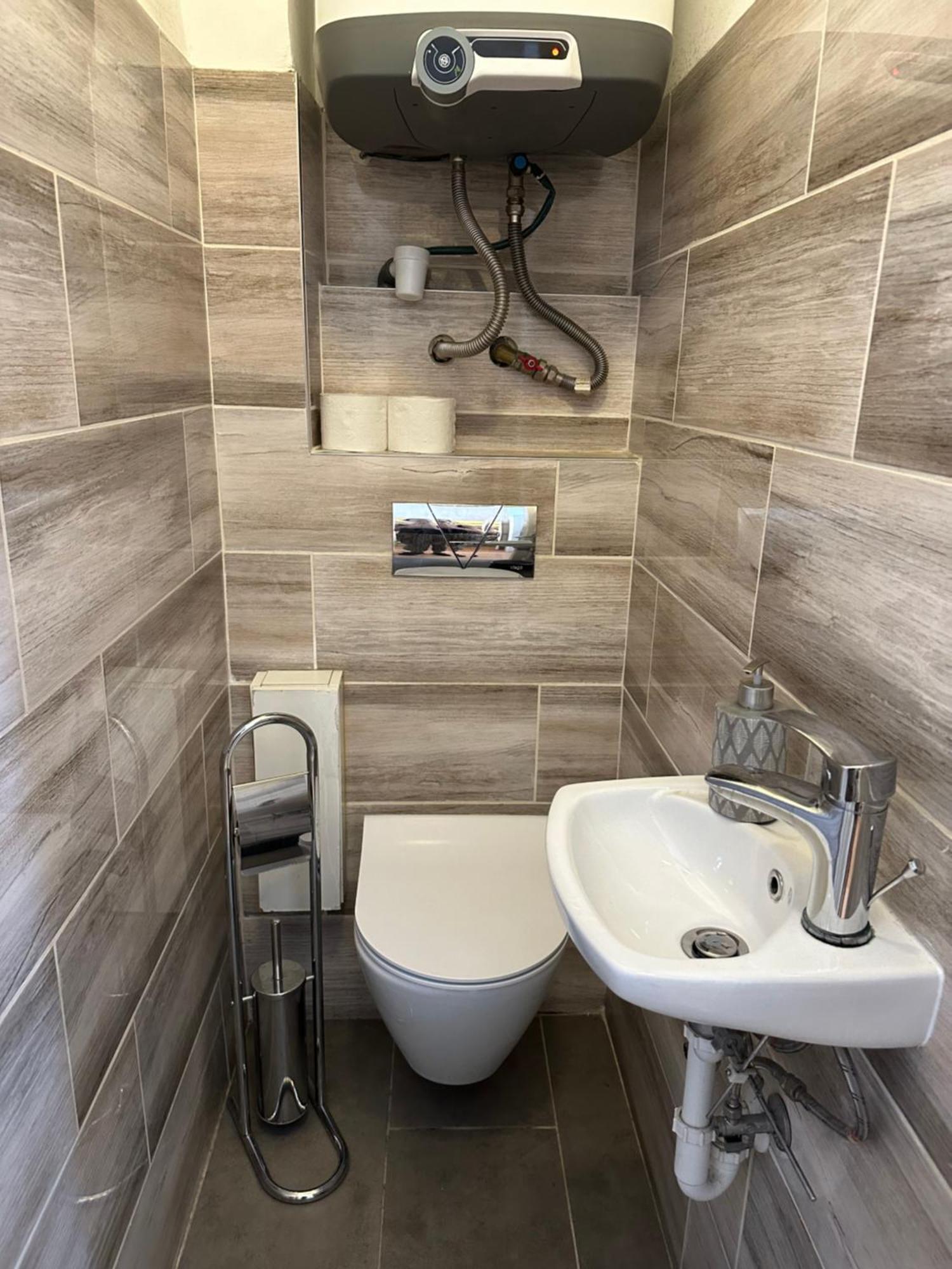 Ferienwohnung Jacuzzi And Privacy With 2 Balconies And Free Garage Budapest Exterior foto